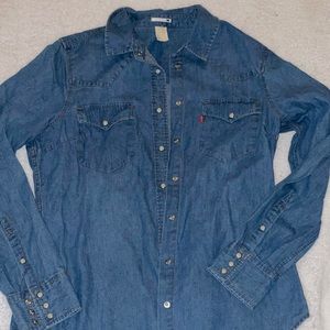 Women’s Levi’s denim western pearl button down shirt.